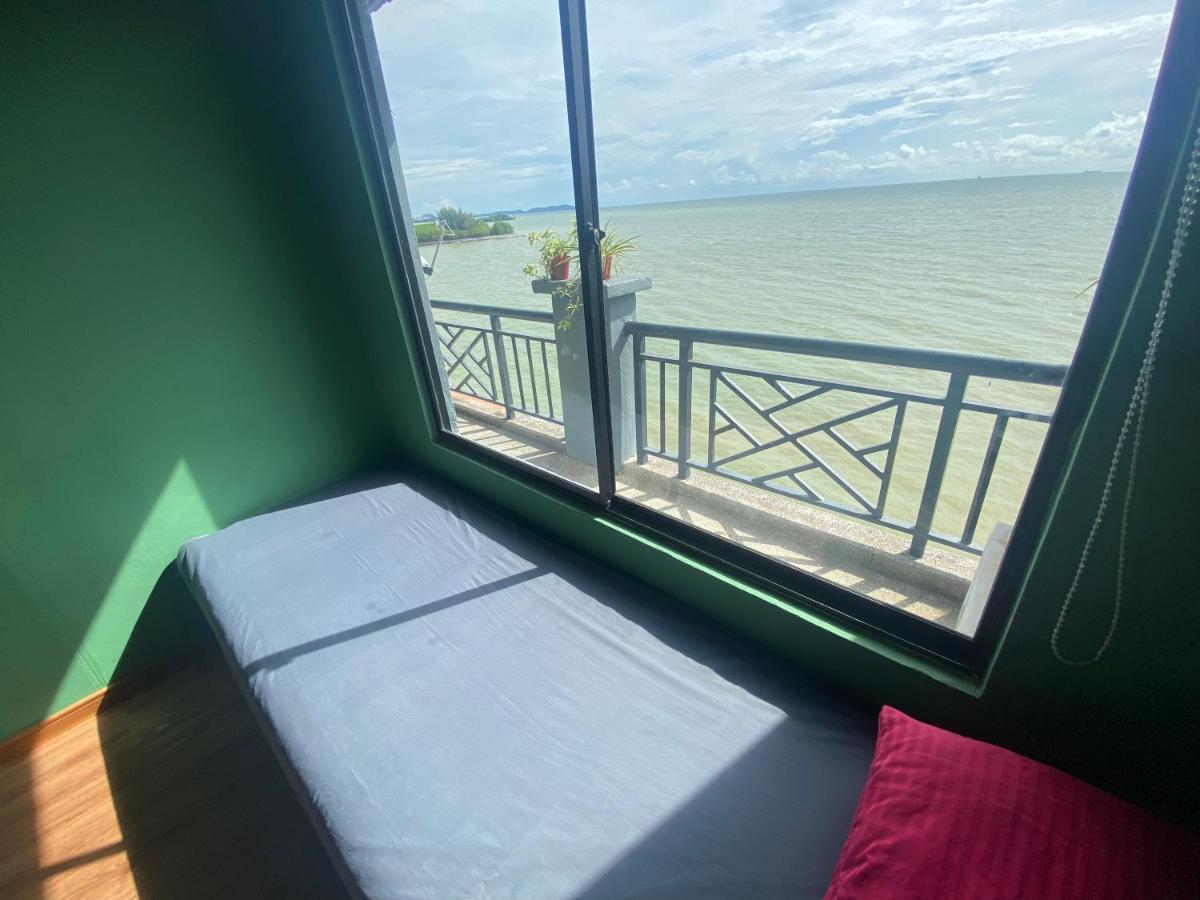 D' Sea View Apartment Порт-Диксон Экстерьер фото