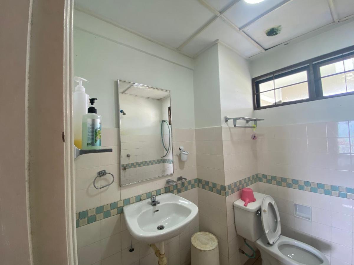 D' Sea View Apartment Порт-Диксон Экстерьер фото